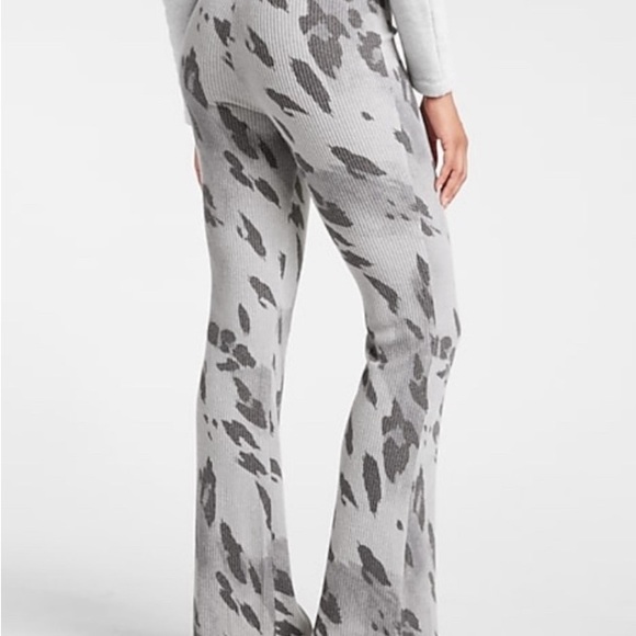 Express Ladies Printed Gray Ribbed High Waisted Flare Pants NWT Size XL - Picture 2 of 5